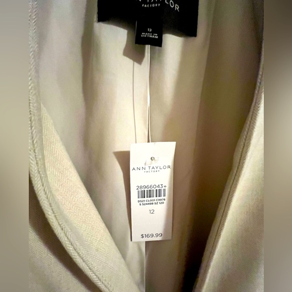 Women’s pant suit. Jacket is size 12, pants are size 10. - Picture 3 of 8